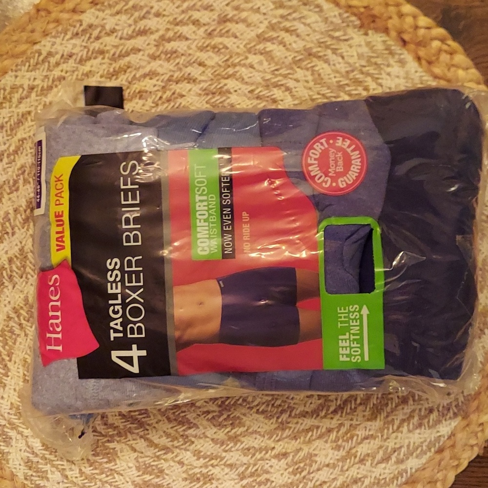 NWOT Hanes 4 tagless boxer briefs 2XL/2XG